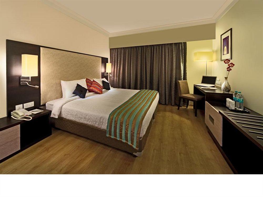 Cocoon Hotel Pune Exterior foto