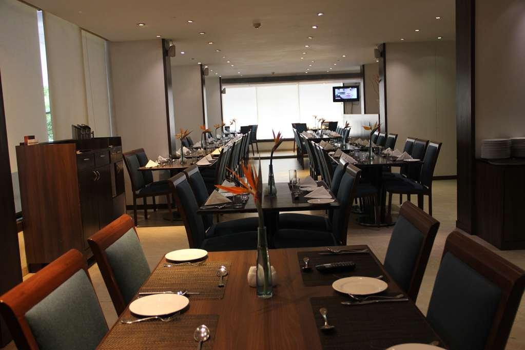 Cocoon Hotel Pune Restaurante foto